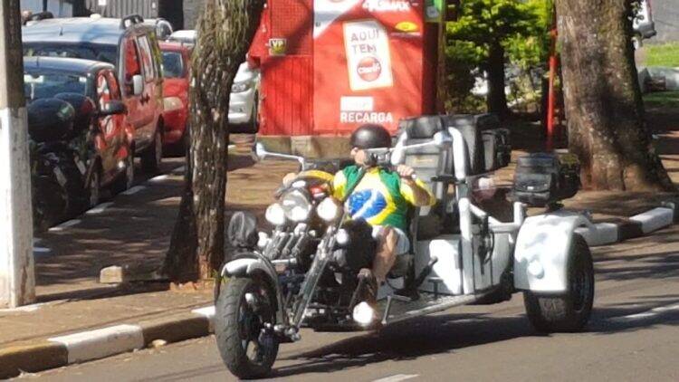 Manifestantes vão às ruas em Foz em favor de Sérgio Moro, Bolsonaro e Lava-Jato