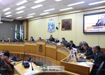 Justiça rejeita ação popular que questionava eleição da Mesa Diretora da Câmara de Foz