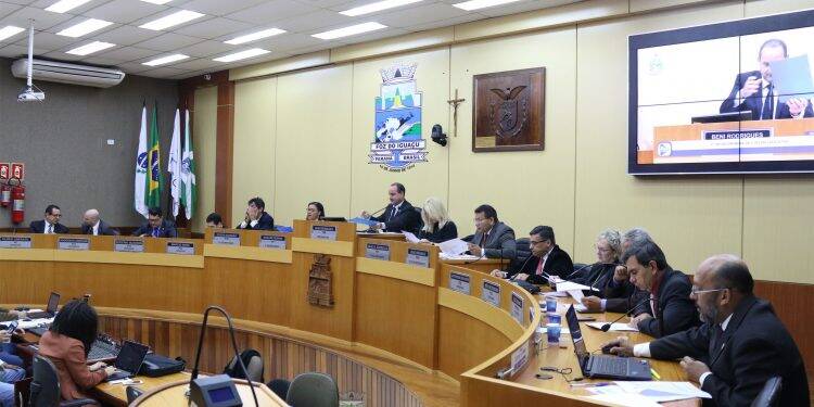 Justiça rejeita ação popular que questionava eleição da Mesa Diretora da Câmara de Foz