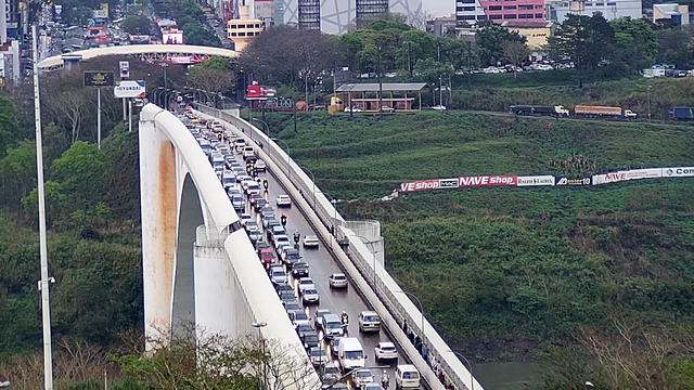 Mulher que feriu três pessoas na Ponte da Amizade ao 