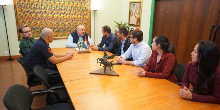 Prefeito de Cidade do Leste busca exemplo de gestão com Greca, em Curitiba