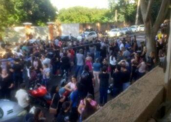 Servidores públicos estaduais entram em greve em Foz do Iguaçu