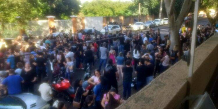 Servidores públicos estaduais entram em greve em Foz do Iguaçu