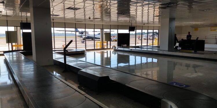 Aeroporto de Foz do Iguaçu ganha nova sala de desembarque doméstico e saguão de passageiros
