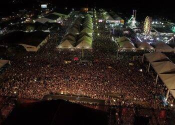 Com Marília Mendonça, primeiro dia da Fartal recebe 60 mil pessoas