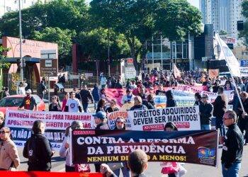 Funcionários da Educação estadual anunciam greve a partir do dia 25 de junho