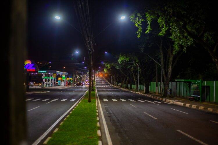 Prefeitura inicia instalação de lâmpadas LED em 60 ruas de Foz do Iguaçu
