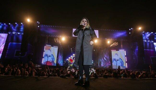 Com Marília Mendonça, primeiro dia da Fartal recebe 60 mil pessoas