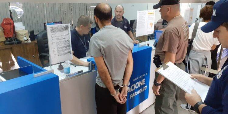 Paraguai expulsa brasileiro acusado de falsificação de cartões de crédito