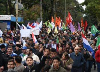 Paraguaios pedem impeachment do presidente Mario Abdo Benítez por novo acordo de Itaipu