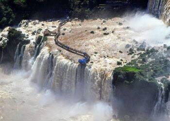 Foz do Iguaçu bate recorde de turistas no primeiro semestre