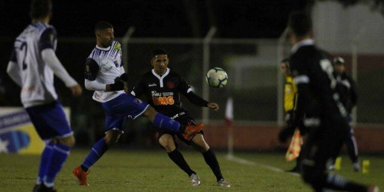 Vasco vence o Foz Futebol em noite gelada na fronteira