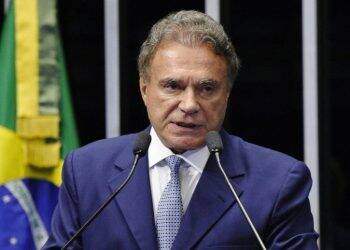 “Fez-se justiça”, diz Álvaro Dias sobre reforma da previdência diferente para policiais