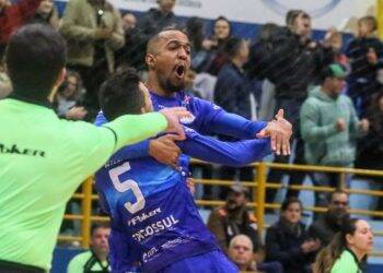 Em noite fria e jogo quente, Foz Cataratas vence em casa pela Liga