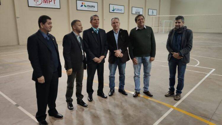 Diretor de Itaipu defende parcerias para proteger jovens em situação de risco social