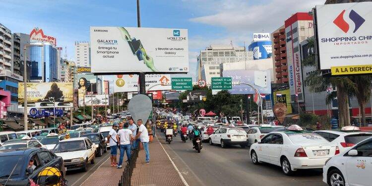 Manifestantes paraguaios fecham acesso sentido Paraguai/Brasil sem previsão de reabertura