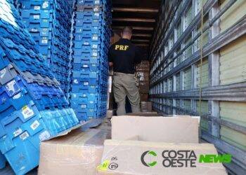 PRF apreende mercadorias do Paraguai em caminhão de medicamentos