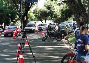 Foztrans intensifica blitz para apreender veículos com licenciamento atrasado