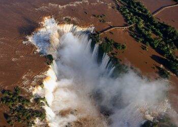 Bolsonaro repercute aumento de turistas nas Cataratas após dispensa de visto