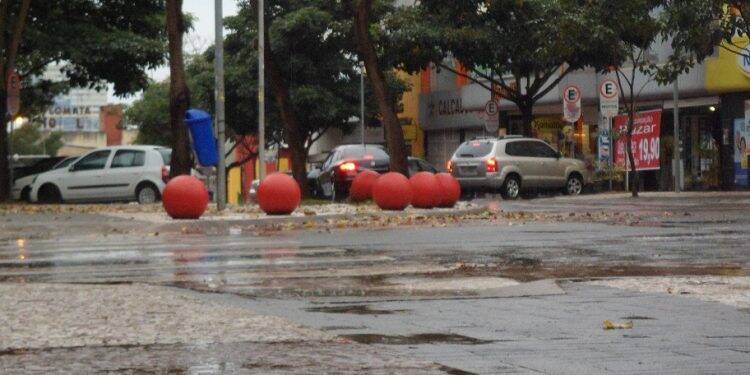 Previsão para esta terça é de calor com possibilidade de chuva durante a tarde