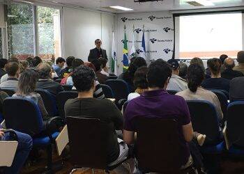 Grupo de pesquisa da UNILA apresenta estudos sobre comércio e indústria do Paraguai na Refeita Federal