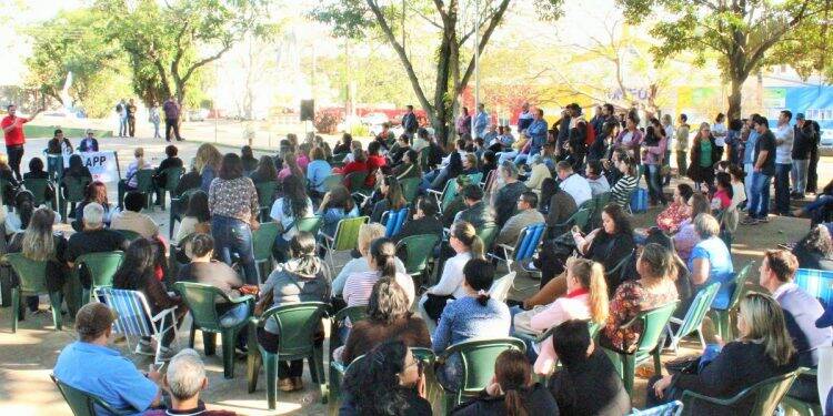Educadores de Foz e região defendem continuidade da greve no recesso escolar