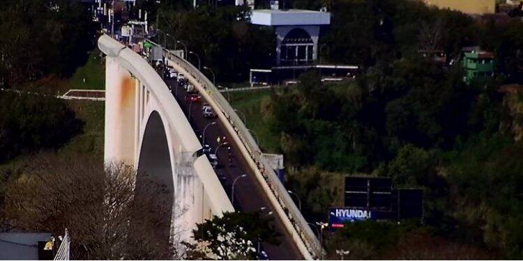 Encerrado protesto no Paraguai trânsito flui normalmente na Ponte da Amizade