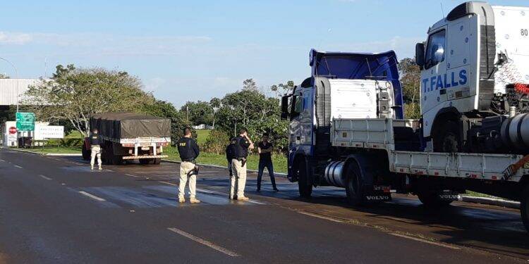PRF apreende 26 veículos irregulares durante a Operação Cruze Seguro