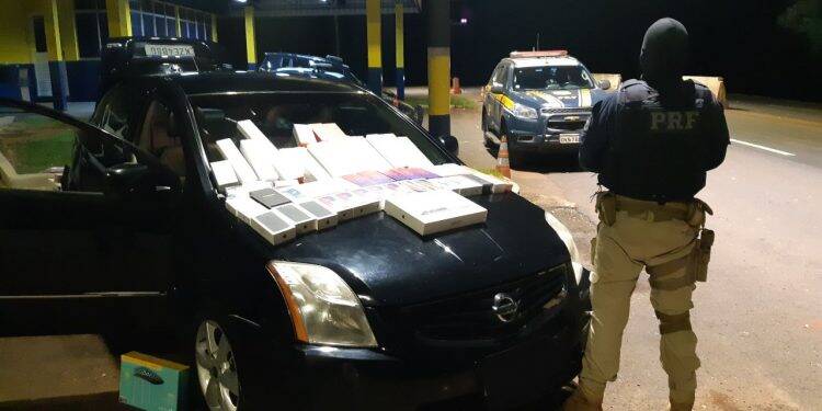 PRF apreende celulares em fundo falso de veículo