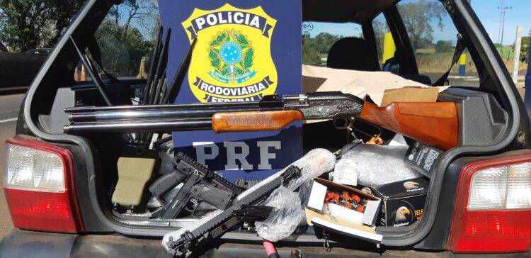 PRF prende dois homens com carabina calibre 22