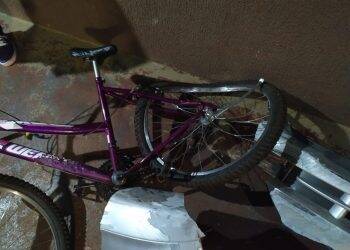 Bêbado, homem atropela ciclista e agride policiais em Foz