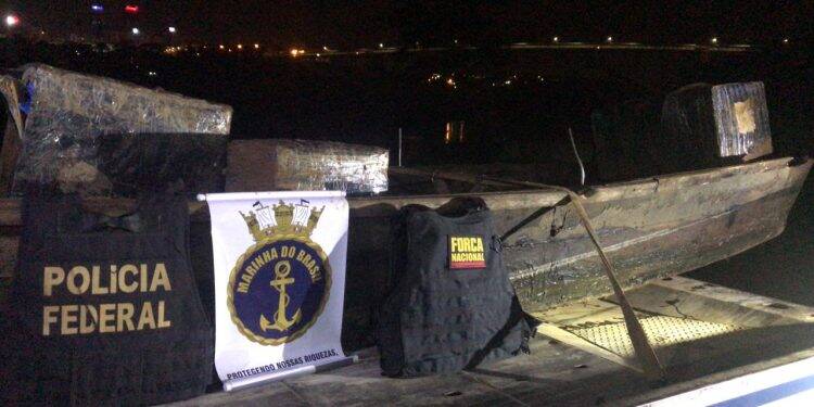 Polícia é recebida a tiros na Ilha Acaray, mas apreende grande quantidade de eletrônicos