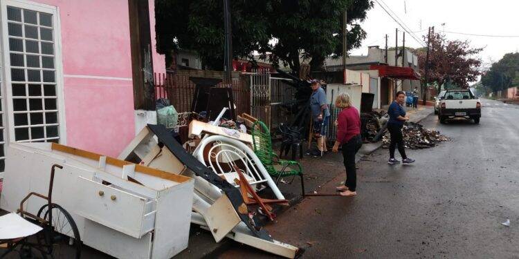 Famílias que perderam casa em incêndio precisam de doações de Materiais de Construção