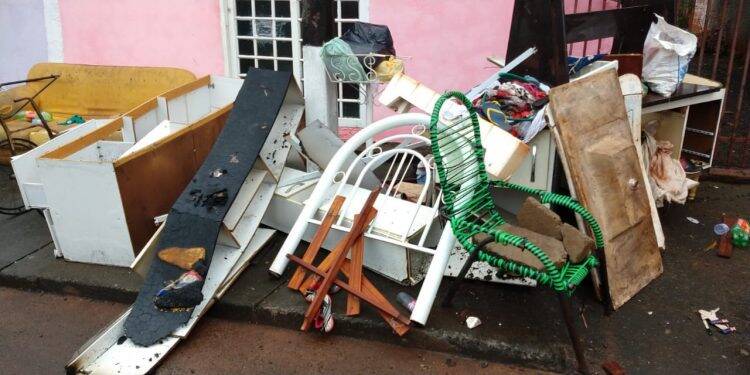 Famílias que perderam casa em incêndio precisam de doações de Materiais de Construção