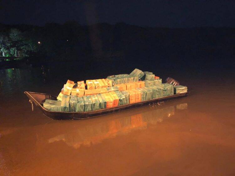 Operação Hórus prende dois e apreende duas embarcações com produtos do Paraguai