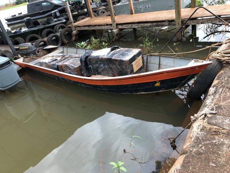 Operação Hórus prende dois e apreende duas embarcações com produtos do Paraguai