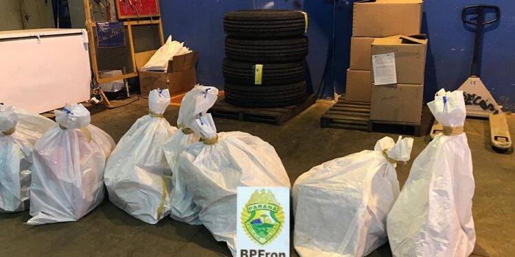 BPFron e Receita Federal apreendem pneus paraguaios na Vila Portes