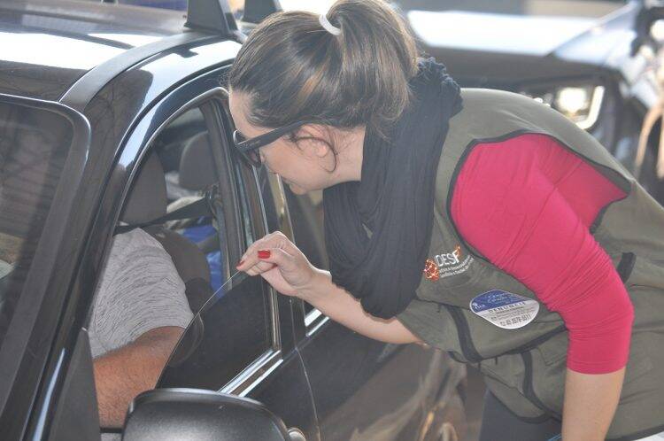 Pais sem documentos dos filhos foram impedidos de cruzar a ponte da Amizade no sábado