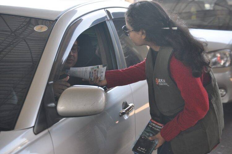 Pais sem documentos dos filhos foram impedidos de cruzar a ponte da Amizade no sábado