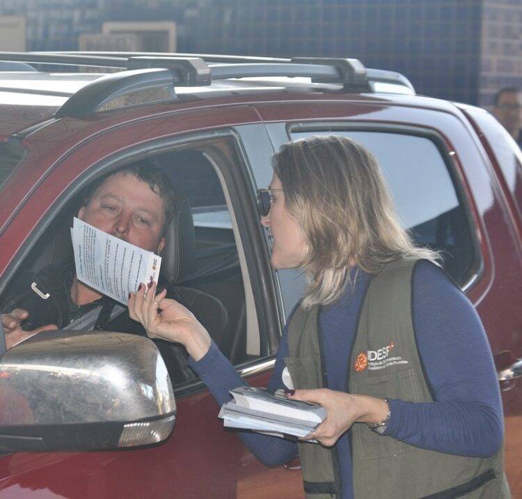Pais sem documentos dos filhos foram impedidos de cruzar a ponte da Amizade no sábado
