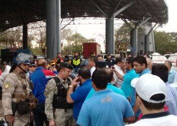 Taxistas paraguaios anunciam que vão fechar a Ponte da Amizade