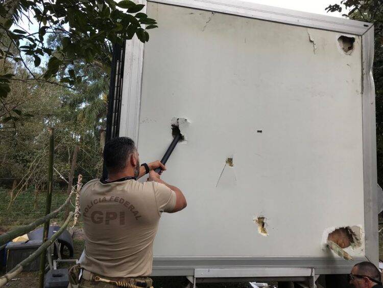 Polícia Federal prende casal e apreende 100 kg de cocaína