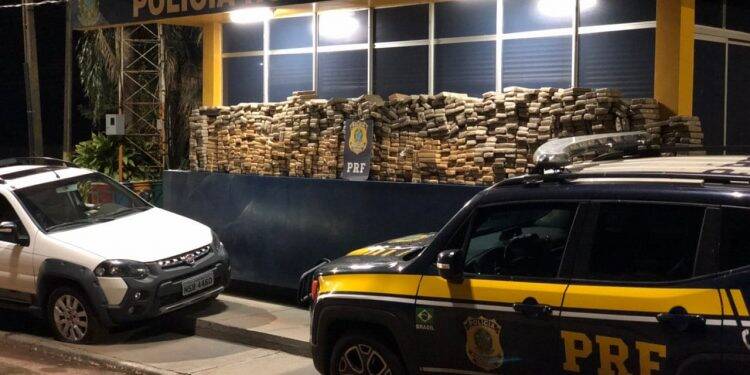 Motorista avança sobre agente da PRF e é procurado por tentativa de homicídio