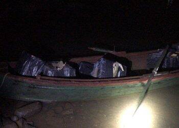 PF e FN apreendem barco com produtos contrabandeados do Paraguai