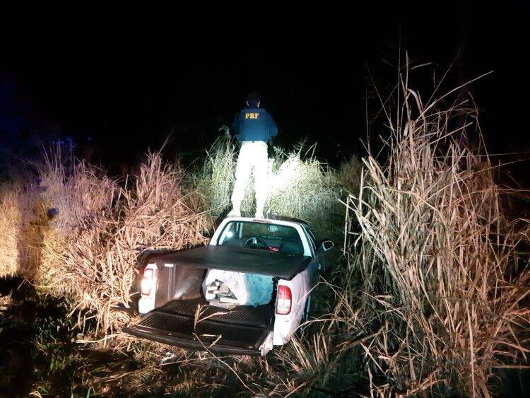 PRF encontra quase 100 kg de maconha em veículo