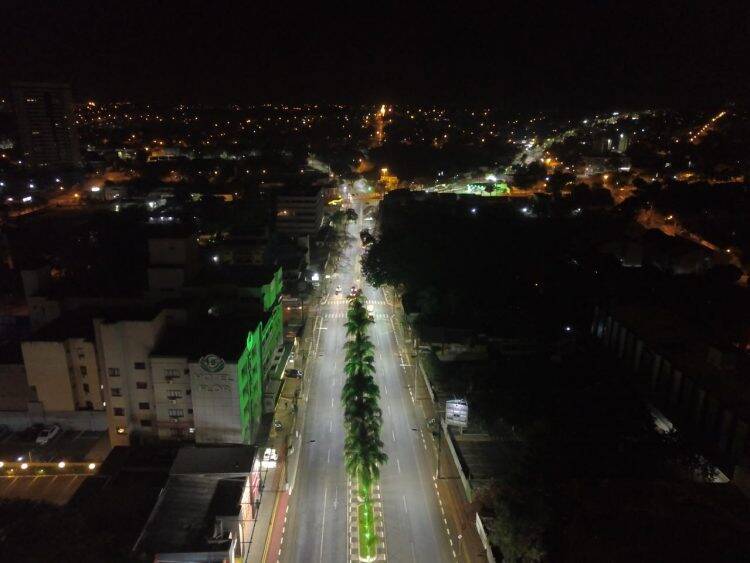 Município retoma instalação das luminárias de led