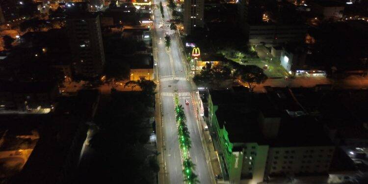 Município retoma instalação das luminárias de led
