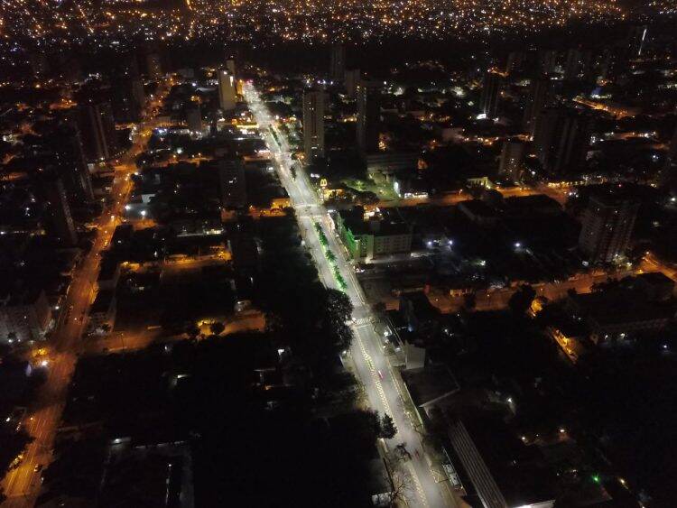 Município retoma instalação das luminárias de led