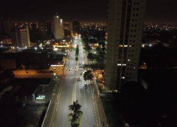 Município retoma instalação das luminárias de led