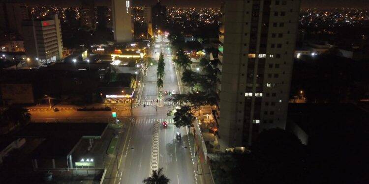 Município retoma instalação das luminárias de led